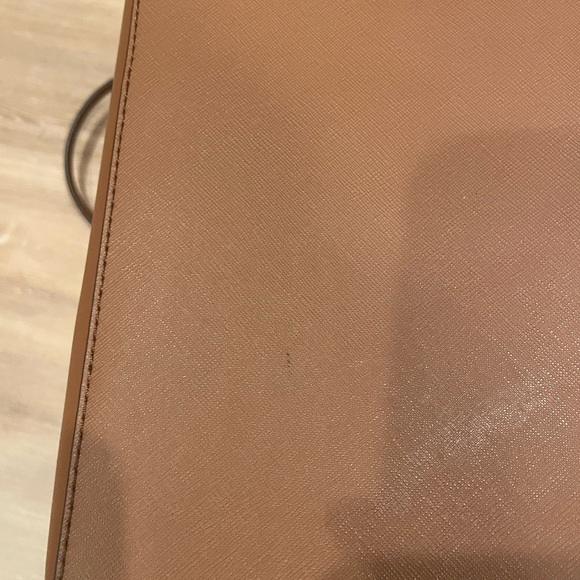 Micheal Kors Large Brown Saffiano Zip Tote - Picture 9 of 13